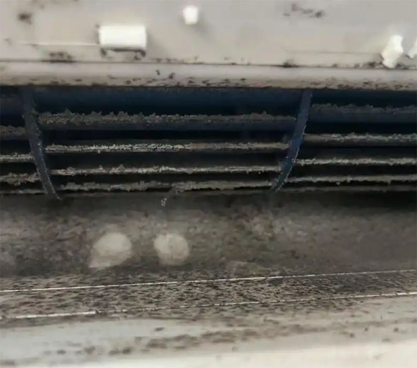 西双版空调吹的风有股烧焦味是怎么回事